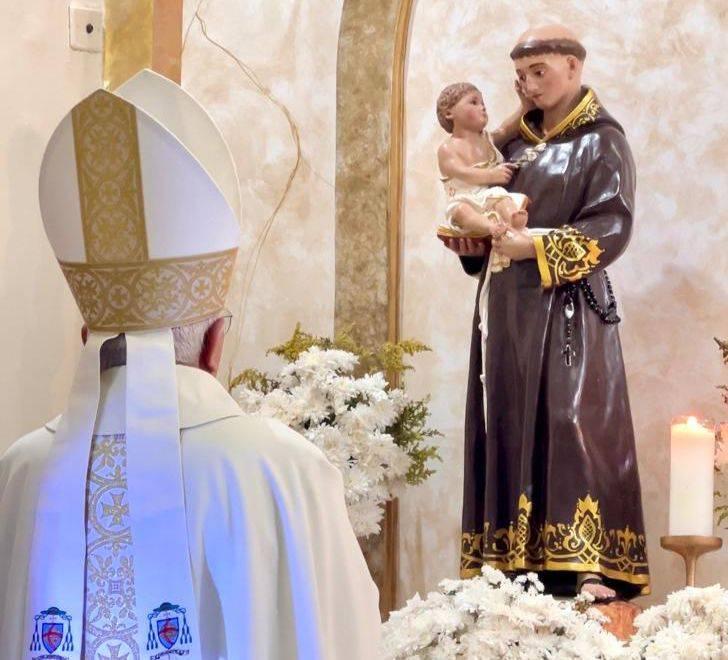 Dom Dulcênio Preside Sexta Noite do Novenário de S